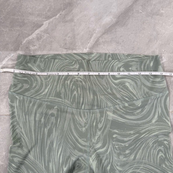 Women’s Old Navy Active Extra High Waisted Power Chill Swirl Leggings Large - Picture 14 of 16